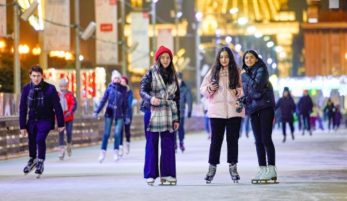 Для москвичей и гостей столицы на ВДНХ заработал новый зимний сезон