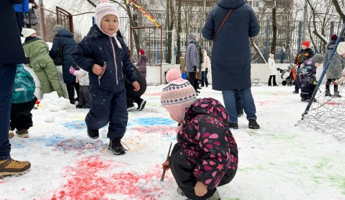 ЦСМ "Коньково" провел новогодний праздник "Три белых коня" для жителей района