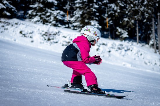 Юные спортсмены могут тренироваться на горнолыжной трассе на Старокачаловской улице