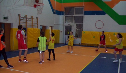 ЦДС "Обручевский" провел в школе №46 праздник "День баскетбола"
