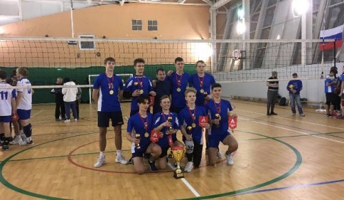 Ученики школы №2103 стали победителями первенства Москвы по волейболу