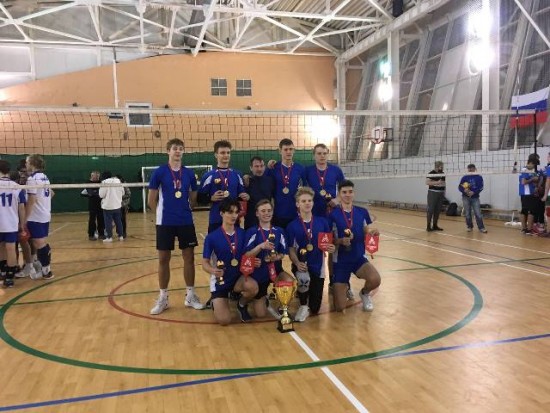Ученики школы №2103 стали победителями первенства Москвы по волейболу