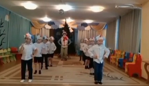Дошкольные группы школы №170 приняли участие в танцевальном челлендже "Новогодний серпантин"