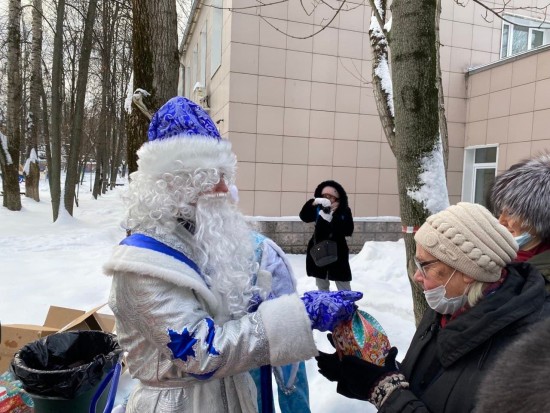 На территории ТЦСО «Зюзино» состоялся новогодний праздник «Зимняя сказка»