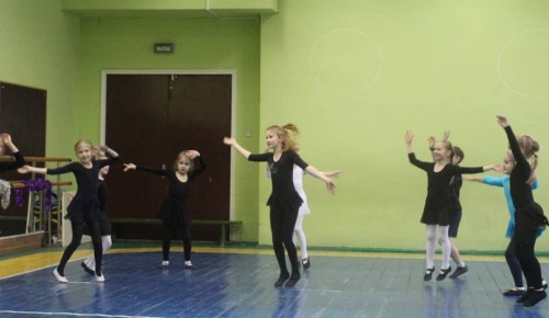Студия хореографии "Фонарики" школы №46 провела онлайн-урок для родителей