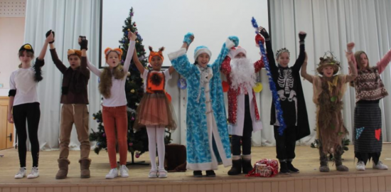 Театральная студия «Дежавю» школы №1103 представила новогодний спектакль