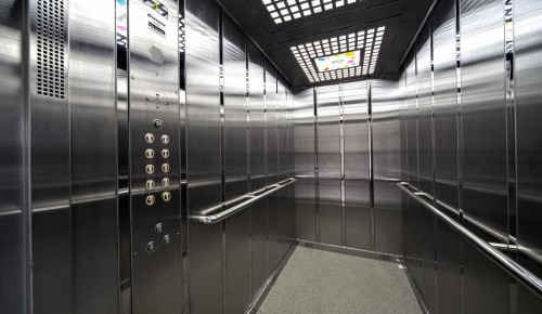 В ЮЗАО в течение 2021 года заменили 499 лифтов в жилых домах