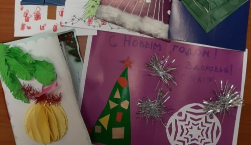 Храм Бориса и Глеба в Зюзине передал в Городскую больницу №1 новогодние открытки от детей