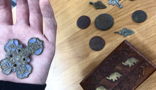 В музее школы им. Н. М. Карамзина открыли выставку монет XVlll века и предметов старины