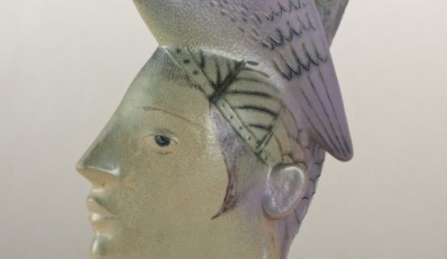 Дарвиновскому музею подарили скульптуру «Женщина-птица»