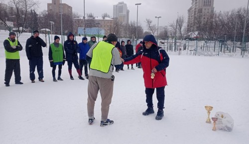 В Академическом районе прошел турнир по футболу на снегу