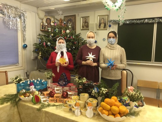 В приходе храма вмц. Анастасии поздравили с Рождеством пожилых и тяжело больных прихожан