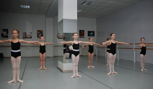 Учеников школы №1948 приглашают на занятия в танцевальный коллектив «Фантазия»