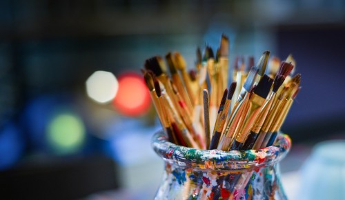 «Долголетам» Южного Бутова объяснили, какие краски можно использовать начинающему художнику