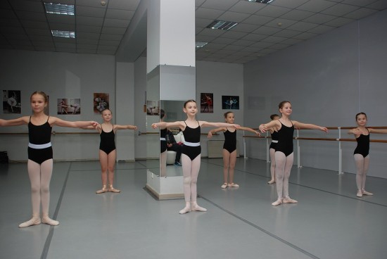 Учеников школы №1948 приглашают на занятия в танцевальный коллектив «Фантазия»