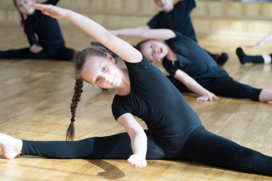 МЦДС «Спутник» приглашает детей на занятия гимнастикой и танцами