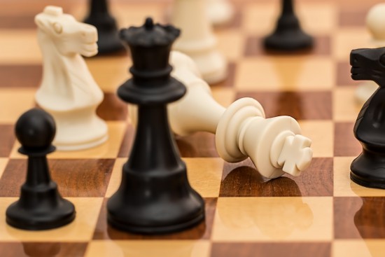 Школьники и дошкольники Академического района осваивают шахматные приемы