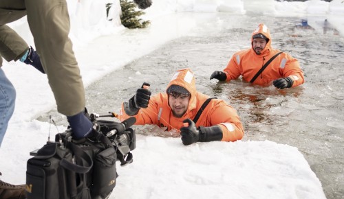 Сотрудники ГИМС рассказали журналистам о правилах безопасности на льду