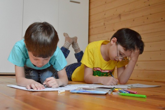 Жители Ломоносовского района могут поучаствовать в конкурсе детского рисунка "Наследие моего района"