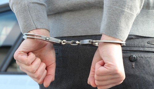 В Конькове полицейские задержали подозреваемого в попытке сбыта наркотиков