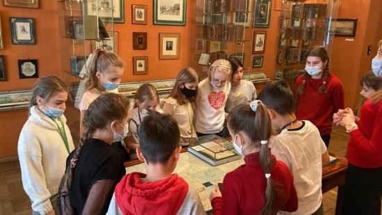 Ученики школы №1205 посетили Государственный музей имени Александра Пушкина