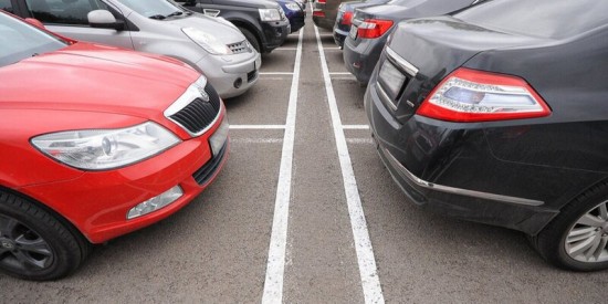 Ефимов: На месте незаконных автостоянок за год создано около 4 тыс парковочных мест