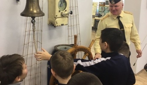 Ученики школы №1212 посетили обновленный школьный музей Военно-морского флота