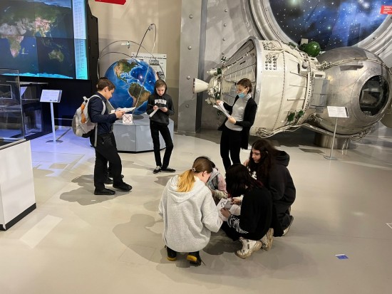 Воспитанники школы №199 провели учебный день в Музее космонавтики