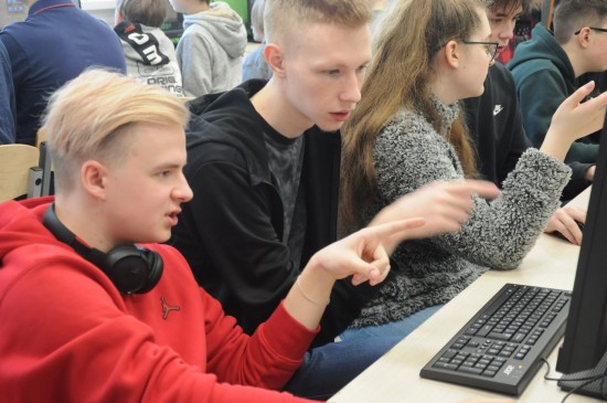 Команда школы №49 успешно выступила на турнире по игровому программированию
