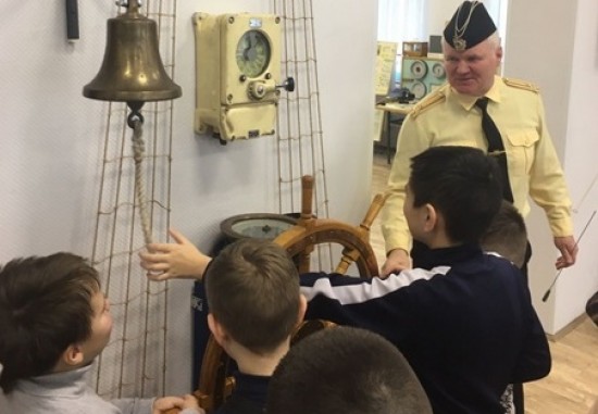 Ученики школы №1212 посетили обновленный школьный музей Военно-морского флота