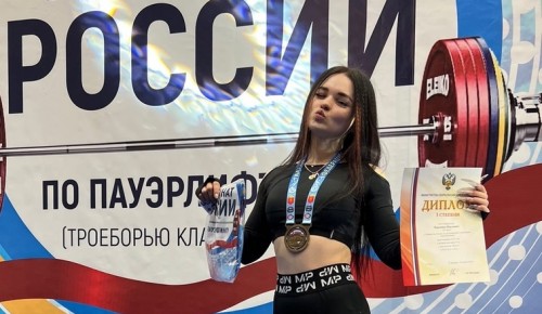Студентка РУДН победила на Первенстве и Чемпионате России по пауэрлифтингу