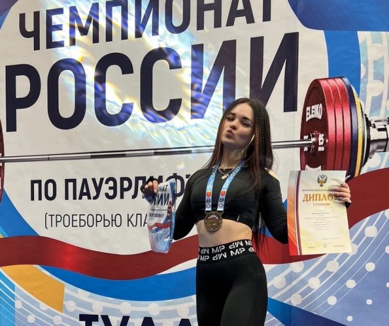 Студентка РУДН победила на Первенстве и Чемпионате России по пауэрлифтингу