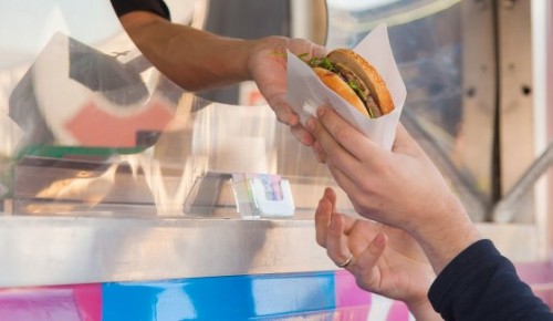 Работа ресторанов McDonald's в РФ может возобновиться уже через полтора месяца