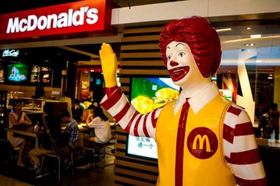 Компания McDonald`s продолжит выплачивать зарплаты сотрудникам во время логистического простоя