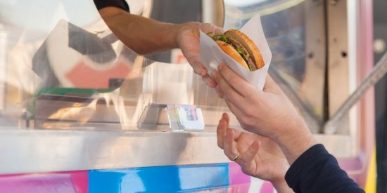 Работа ресторанов McDonald's в РФ может возобновиться уже через полтора месяца