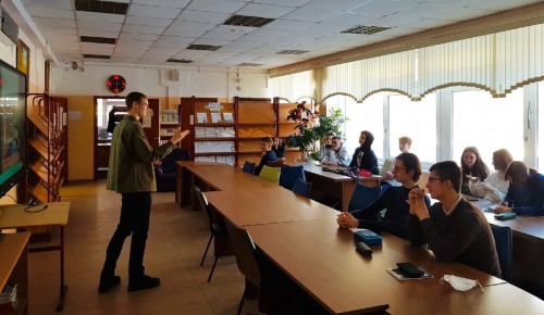 Воспитанники школы №625 пообщались с журналистом Владиславом Вайтманом
