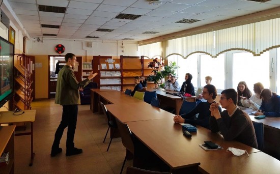 Воспитанники школы №625 пообщались с журналистом Владиславом Вайтманом