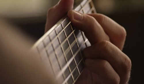 Центр «Юго-Запад» приглашает детей  в студию «Игра на гитаре»