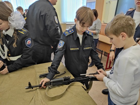 В школе №1205 провели День открытых дверей в кадетских классах