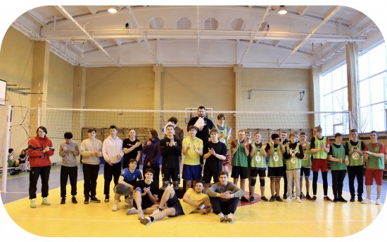 В комплексе «Юго-Запад» прошёл турнир по волейболу в рамках Спартакиады спортклуба «Триумф»