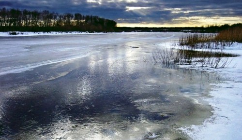 Дорогие друзья помните – выход на тонкий лёд очень опасен