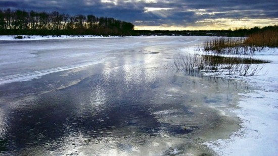 Дорогие друзья помните – выход на тонкий лёд очень опасен