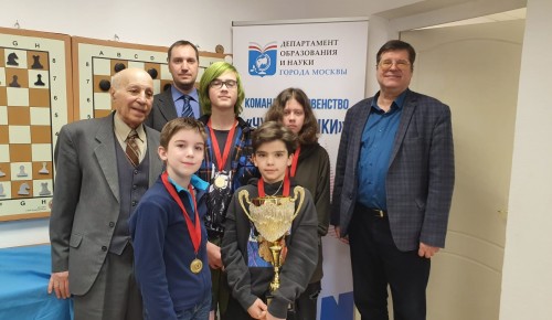 Команда школы «Наши пенаты» победила на городском чемпионате по шашкам