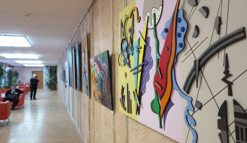 Выставка абстрактного искусства в «Меридиане» открыта до 27 марта