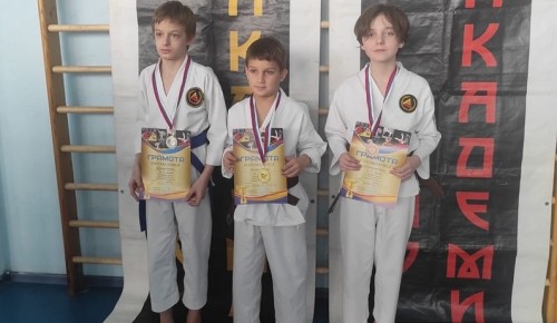 Шесть наград завоевала команда школы №1273 на межрайонном турнире по карате-до