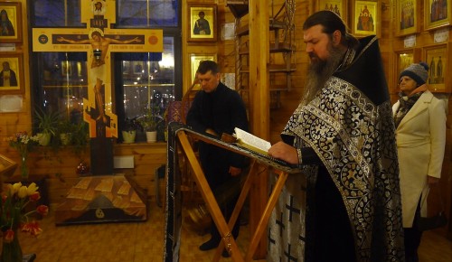 В храме Патриарха Московского в Зюзине состоялся молебен о болящих