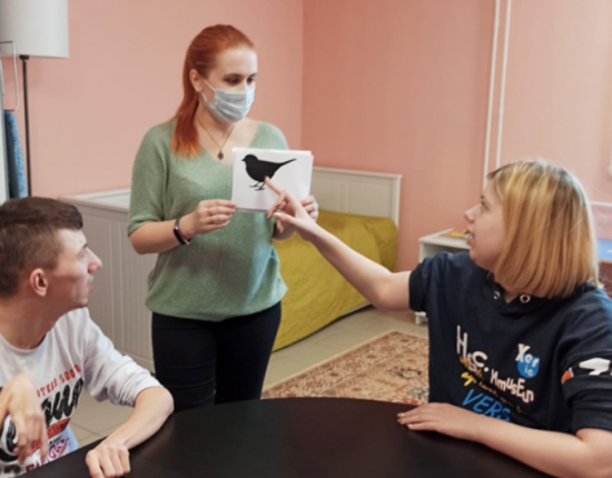 В центре реабилитации инвалидов «Бутово» прошел мастер-класс «Птицы вокруг нас»