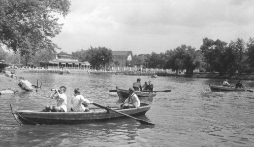 Главархив рассказал о благоустройстве зон летнего отдыха в столице в 1950-х