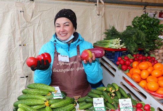Свежие овощи и фрукты продают на ярмарках выходного дня в ЮЗАО