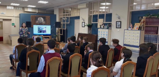 В библиотеке №182 прошла встреча писательницы Ларисы Назаровой с учениками гимназии им. Л. И. Мильграма